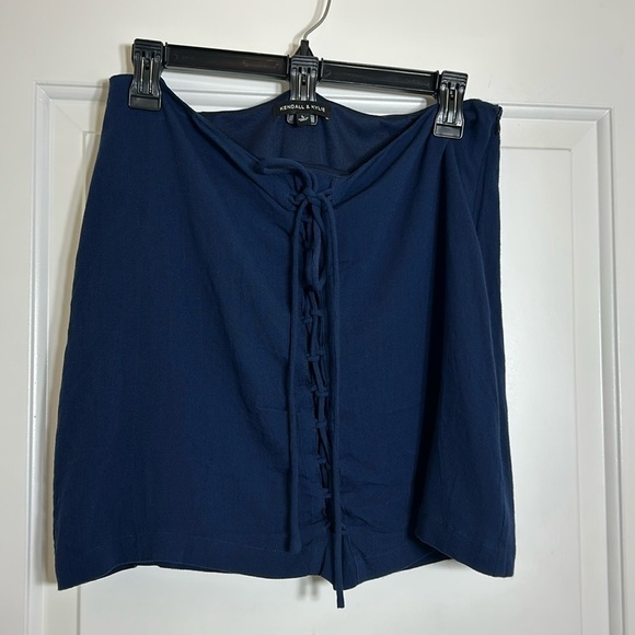 Kendall & Kylie Dresses & Skirts - KENDALL & KYLIE lined rayon skirt, size L